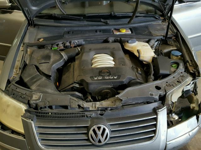 WVWRH63B74P107687 - 2004 VOLKSWAGEN PASSAT GLX GRAY photo 7