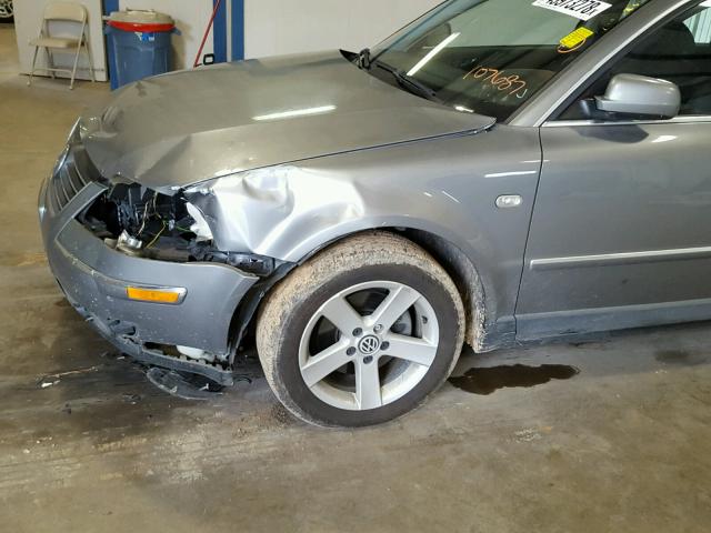 WVWRH63B74P107687 - 2004 VOLKSWAGEN PASSAT GLX GRAY photo 9