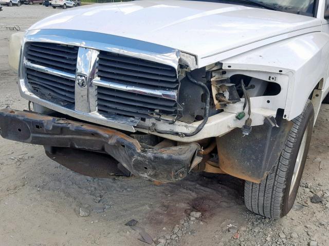 1D7HE28N95S223879 - 2005 DODGE DAKOTA QUA WHITE photo 9