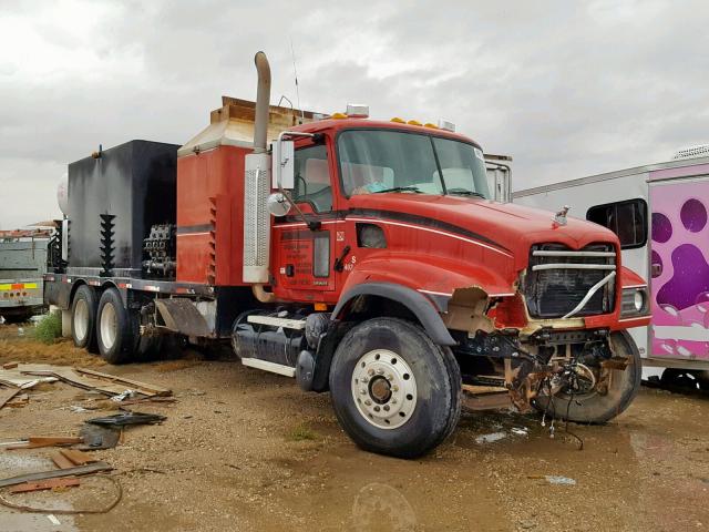 1M2AG11C25M021197 - 2005 MACK 700 CV700 RED photo 1