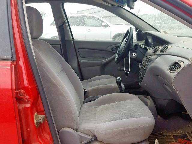 1FAFP33P81W319022 - 2001 FORD FOCUS LX RED photo 5