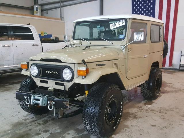 FJ40240784 - 1977 TOYOTA LAND CRUIS TAN photo 2