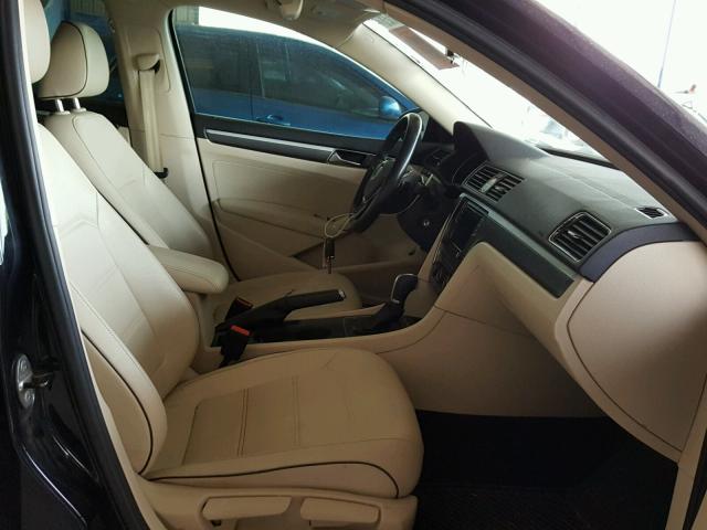 1VWDT7A30HC046445 - 2017 VOLKSWAGEN PASSAT R-L BLACK photo 5