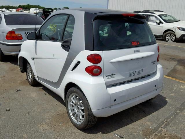 WMEEJ3BA8DK653083 - 2013 SMART FORTWO PUR WHITE photo 3