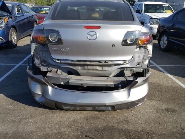 JM1BK323251256430 - 2005 MAZDA 3 S GRAY photo 9