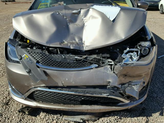 2C4RC1BG1JR126616 - 2018 CHRYSLER PACIFICA T BROWN photo 9