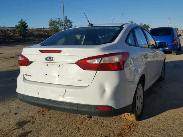 1FAHP3F23CL201716 - 2012 FORD FOCUS SE WHITE photo 4