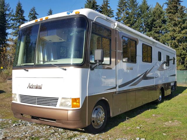 5B4MP67G313328666 - 2001 WORKHORSE CUSTOM CHASSIS MOTORHOME TWO TONE photo 2