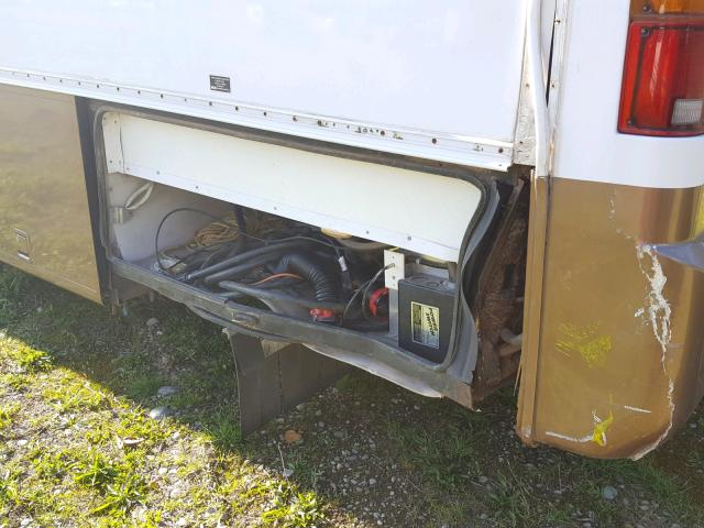 5B4MP67G313328666 - 2001 WORKHORSE CUSTOM CHASSIS MOTORHOME TWO TONE photo 9