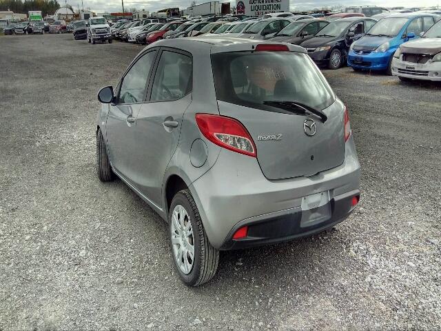 JM1DE1KY2C0138025 - 2012 MAZDA MAZDA2 GRAY photo 3