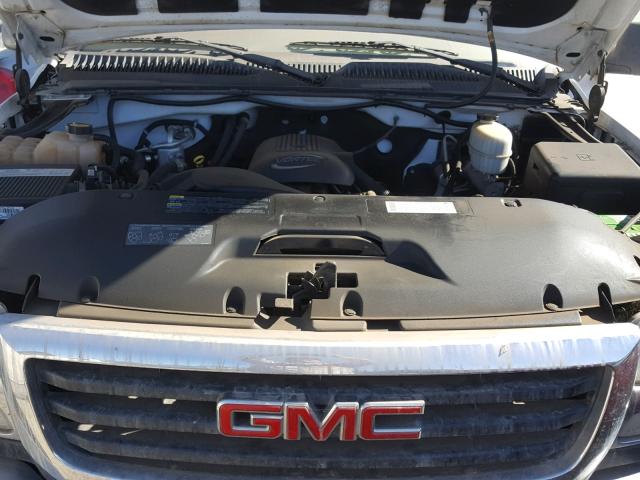 1GDHC23U44F200236 - 2004 GMC SIERRA C25 WHITE photo 7