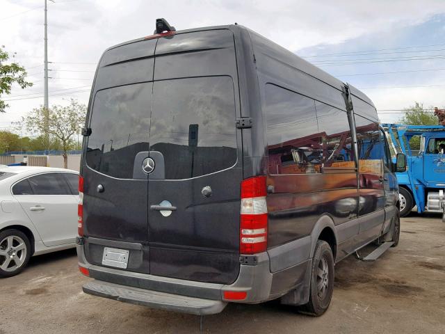 WDZPE8DC3F5959133 - 2015 MERCEDES-BENZ SPRINTER 2 BLACK photo 4