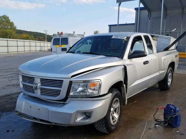 1D7HE32K08S520158 - 2008 DODGE DAKOTA SXT SILVER photo 2