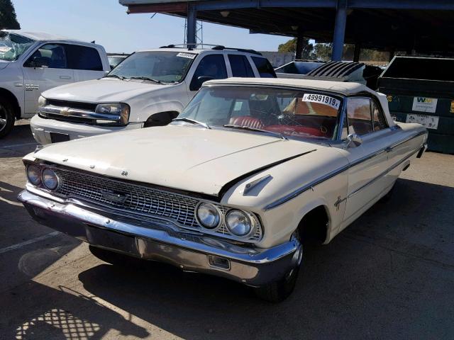 3J65X148376 - 1963 FORD GALAXIE500 WHITE photo 2