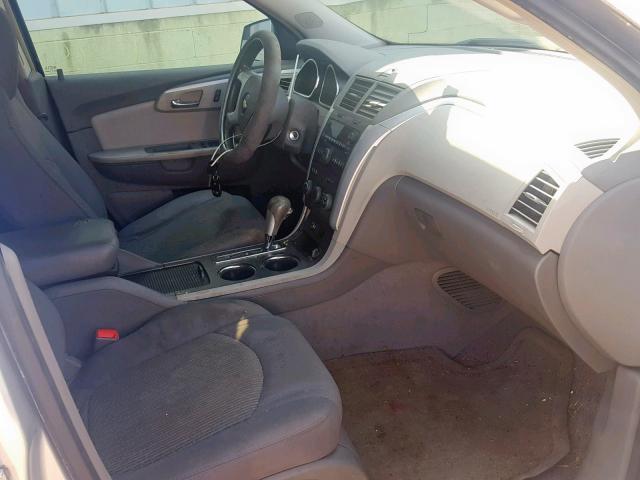 1GNER23D39S116730 - 2009 CHEVROLET TRAVERSE L SILVER photo 5