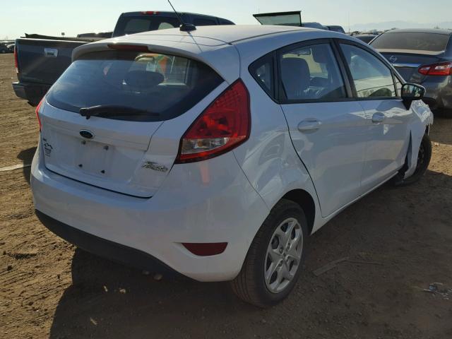 3FADP4EJ2DM129579 - 2013 FORD FIESTA SE WHITE photo 4