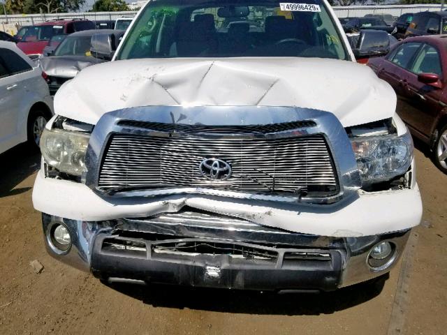 5TFEM5F11BX025278 - 2011 TOYOTA TUNDRA CRE WHITE photo 7