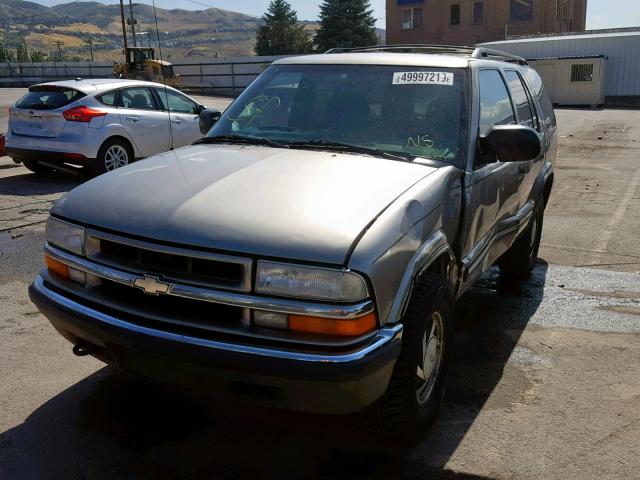 1GNDT13W012184111 - 2001 CHEVROLET BLAZER SILVER photo 2