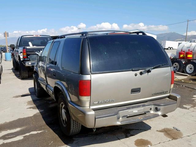 1GNDT13W012184111 - 2001 CHEVROLET BLAZER SILVER photo 3