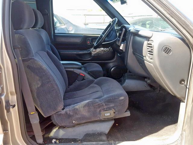 1GNDT13W012184111 - 2001 CHEVROLET BLAZER SILVER photo 5