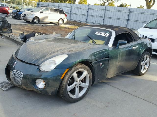 1G2MB33B96Y105256 - 2006 PONTIAC SOLSTICE GREEN photo 2