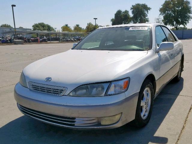 JT8BF22G1V0039585 - 1997 LEXUS ES 300 WHITE photo 2