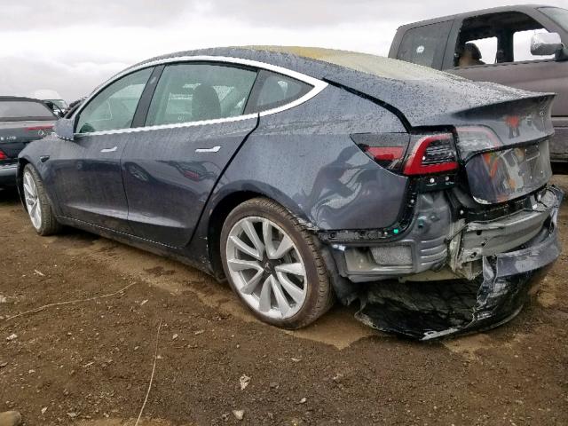 5YJ3E1EA4JF046441 - 2018 TESLA MODEL 3 GRAY photo 3