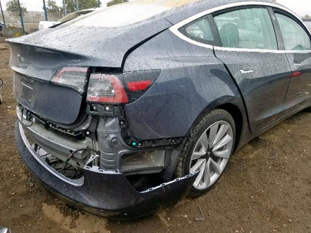 5YJ3E1EA4JF046441 - 2018 TESLA MODEL 3 GRAY photo 9