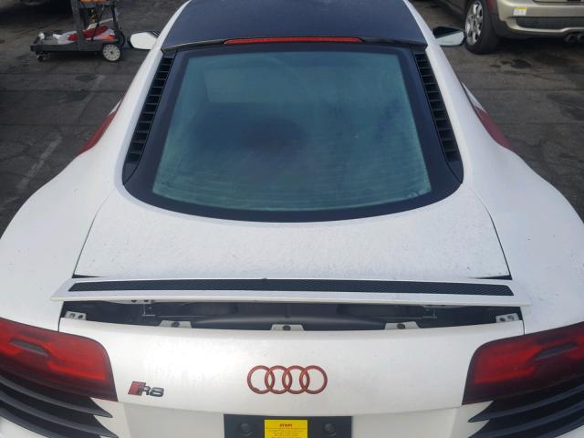 WUAAUAFG7F7001202 - 2015 AUDI R8 4.2 QUA WHITE photo 7