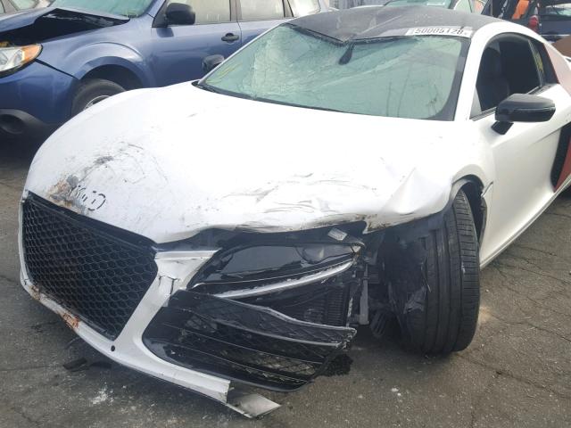 WUAAUAFG7F7001202 - 2015 AUDI R8 4.2 QUA WHITE photo 9