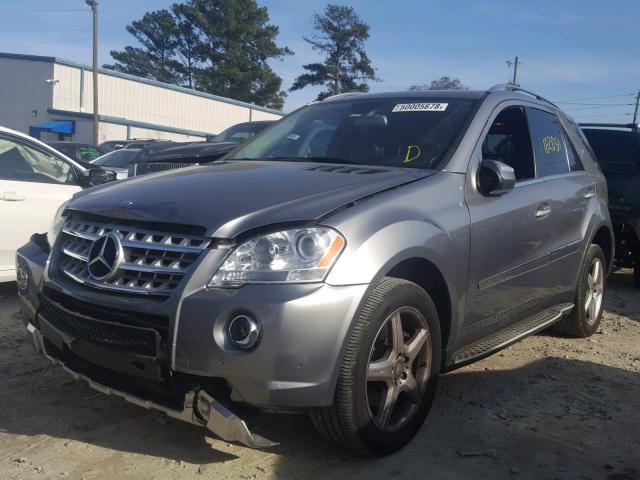 4JGBB7CB4AA615733 - 2010 MERCEDES-BENZ ML 550 4MA GRAY photo 2