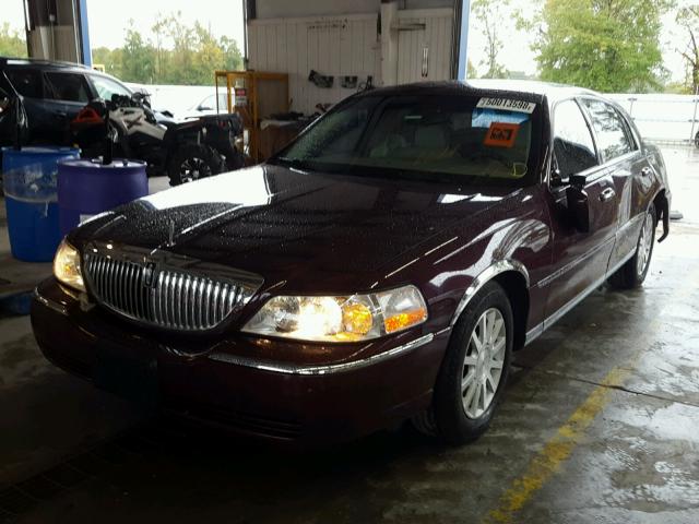 1LNHM81V46Y615298 - 2006 LINCOLN TOWN CAR S RED photo 2