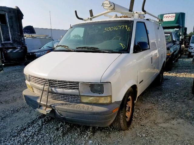 1GCDM19W81B141956 - 2001 CHEVROLET ASTRO WHITE photo 2