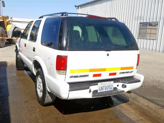 1GNDT13WX1K172547 - 2001 CHEVROLET BLAZER WHITE photo 3