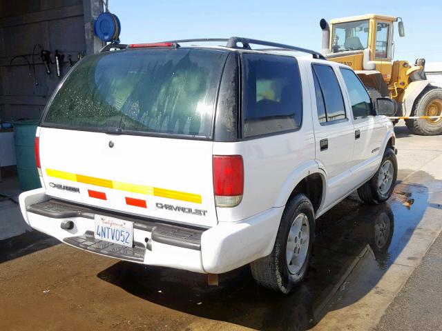 1GNDT13WX1K172547 - 2001 CHEVROLET BLAZER WHITE photo 4