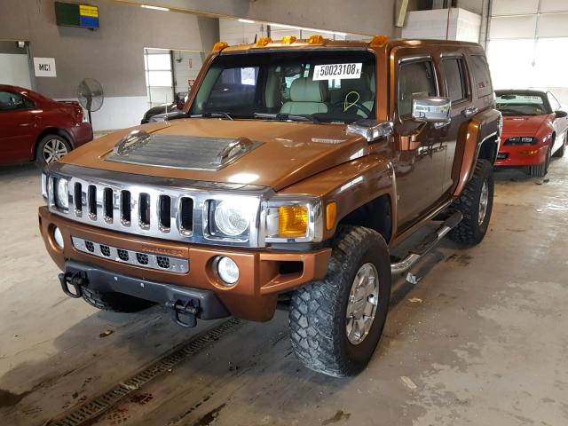 5GTDN136X68292946 - 2006 HUMMER H3 BROWN photo 2