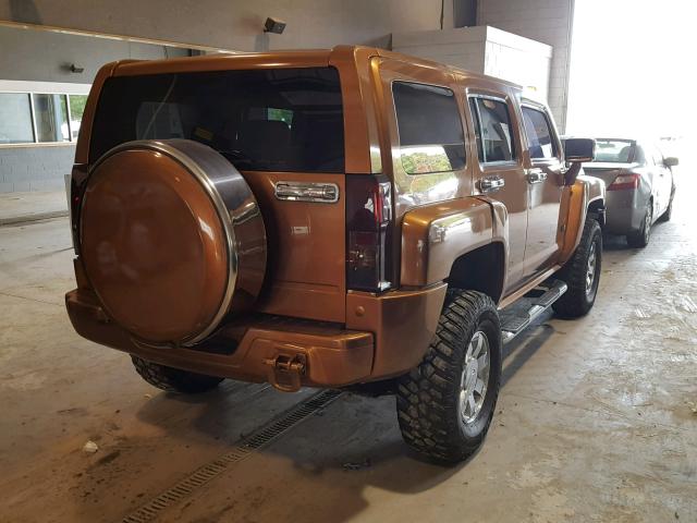 5GTDN136X68292946 - 2006 HUMMER H3 BROWN photo 4