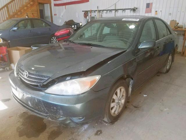 4T1BE30K82U630398 - 2002 TOYOTA CAMRY LE GREEN photo 2