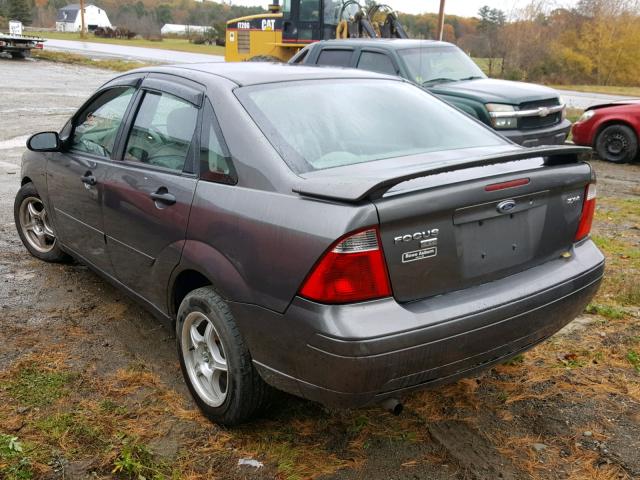 1FAFP34N25W252419 - 2005 FORD FOCUS ZX4 GRAY photo 3