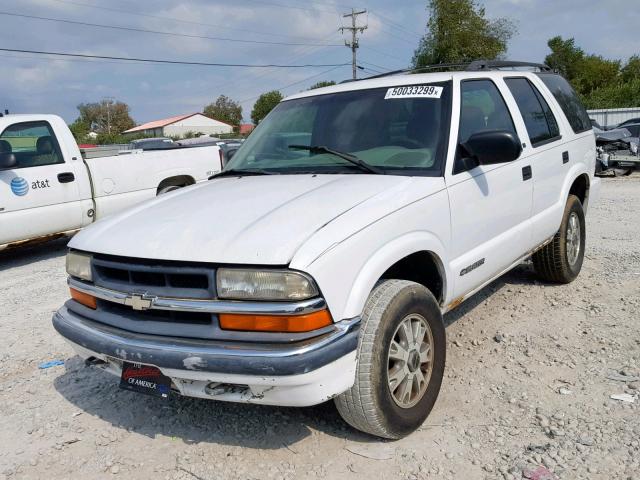 1GNDT13W9YK178625 - 2000 CHEVROLET BLAZER WHITE photo 2