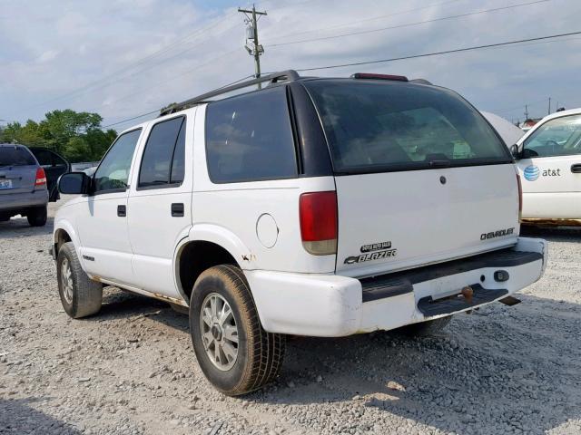 1GNDT13W9YK178625 - 2000 CHEVROLET BLAZER WHITE photo 3