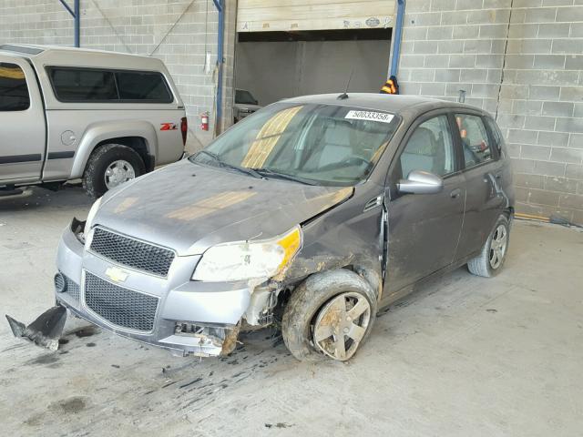 KL1TD66E69B618567 - 2009 CHEVROLET AVEO LS GRAY photo 2