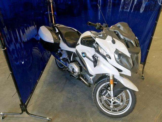 WB10A130XJZ466981 - 2018 BMW R1200 RT WHITE photo 1