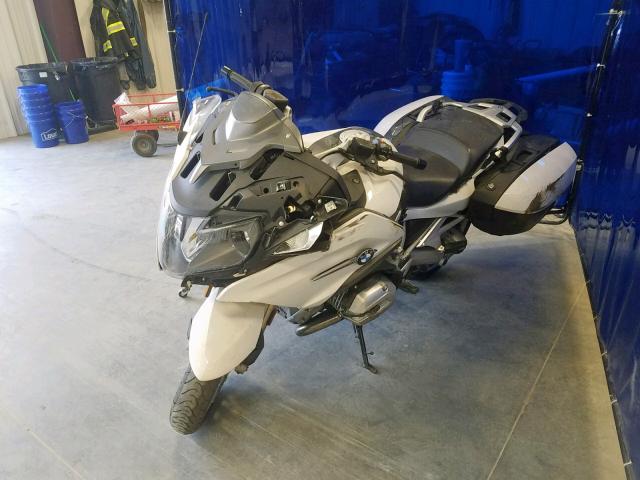 WB10A130XJZ466981 - 2018 BMW R1200 RT WHITE photo 2
