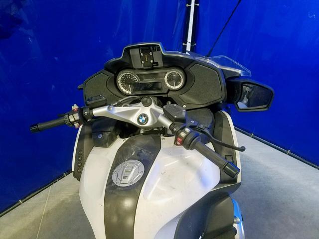 WB10A130XJZ466981 - 2018 BMW R1200 RT WHITE photo 5