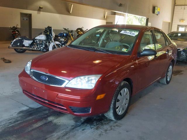 1FAFP34N55W133778 - 2005 FORD FOCUS ZX4 RED photo 2