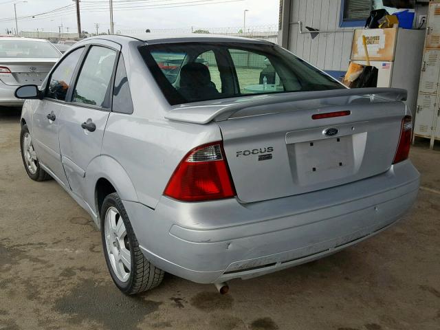 1FAFP34NX7W170036 - 2007 FORD FOCUS ZX4 SILVER photo 3