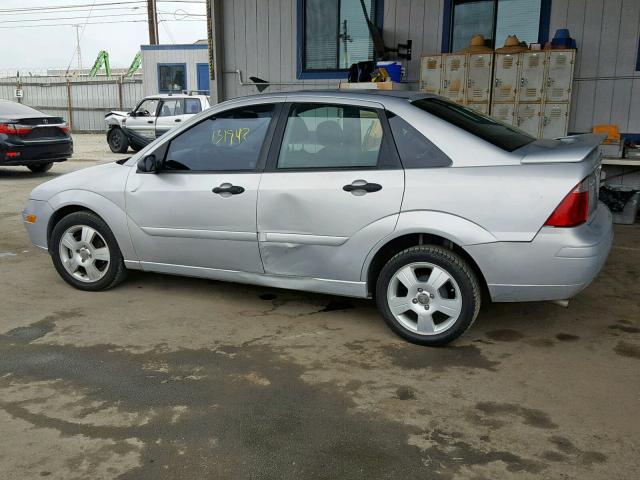 1FAFP34NX7W170036 - 2007 FORD FOCUS ZX4 SILVER photo 9