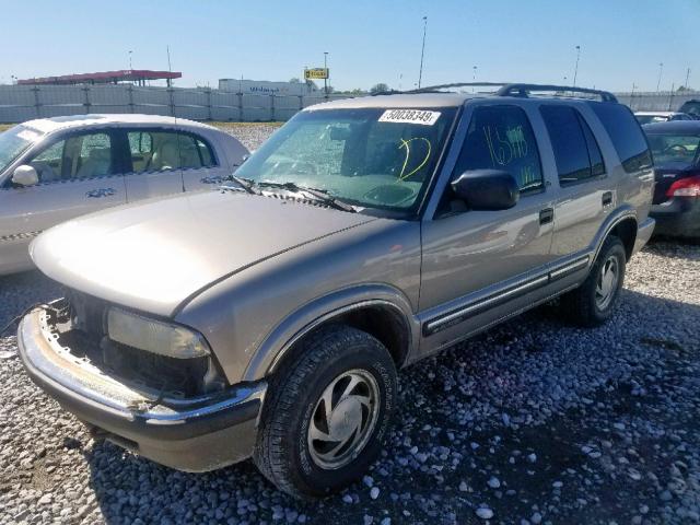 1GNDT13W01K193651 - 2001 CHEVROLET BLAZER SILVER photo 2