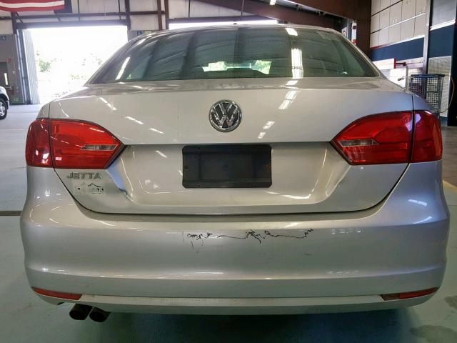 3VW1K7AJ7BM042676 - 2011 VOLKSWAGEN JETTA BASE SILVER photo 9